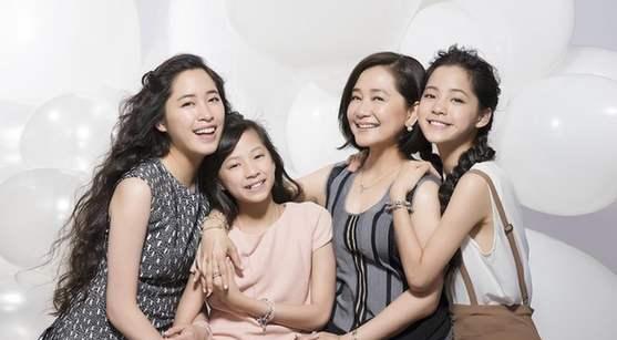 娱乐吃瓜酱妈妈回家,揭秘明星家庭温馨瞬间